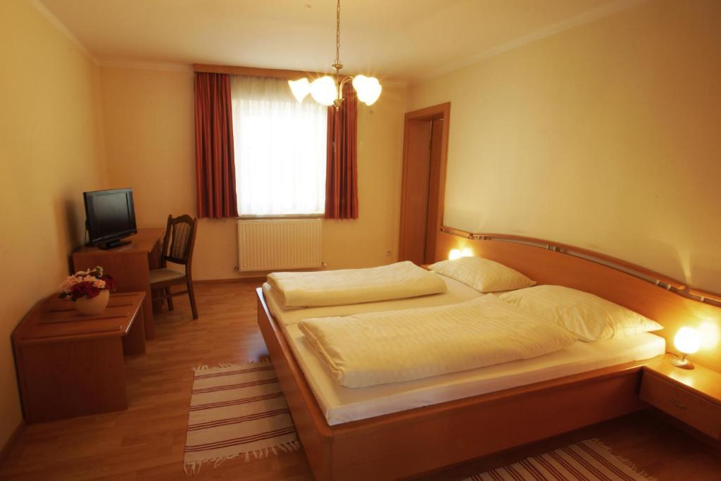 Gasthof Zur Post Straßwalchen Extérieur photo