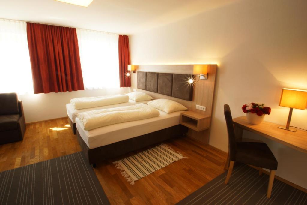 Gasthof Zur Post Straßwalchen Extérieur photo