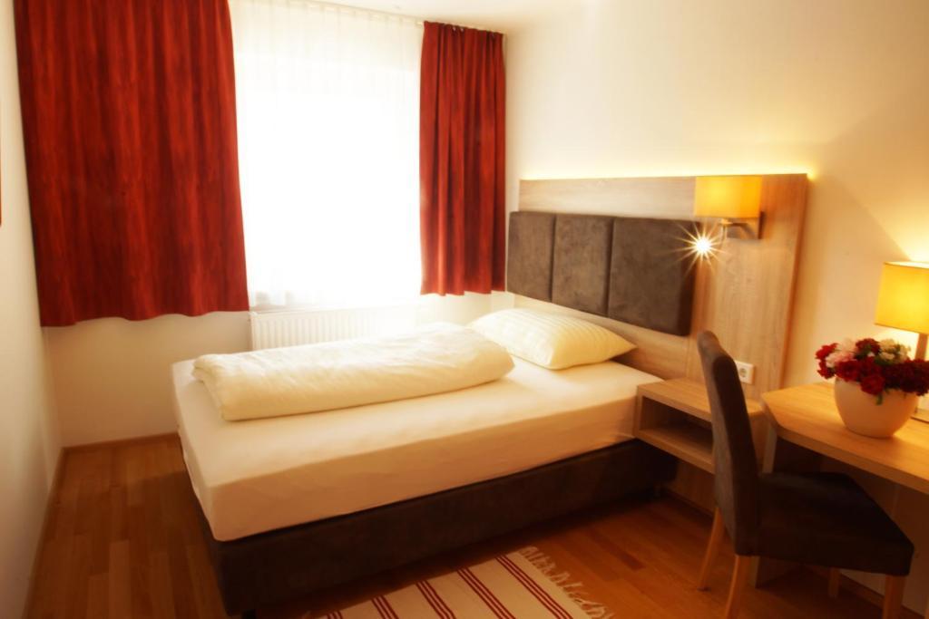 Gasthof Zur Post Straßwalchen Extérieur photo