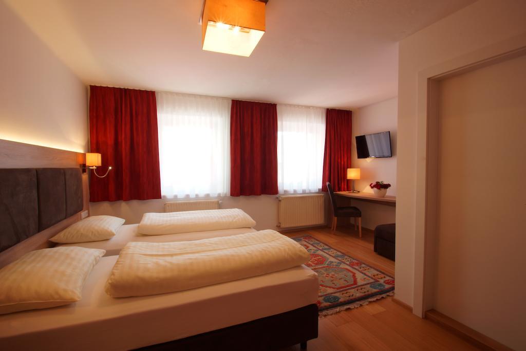 Gasthof Zur Post Straßwalchen Chambre photo